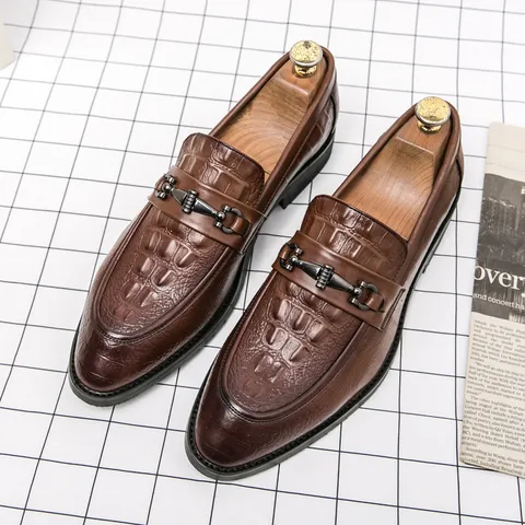 Zapatos de Cuero Formales de Negocios para Hombre Relieve de Cocodrilo Punta Puntiaguda Mocasines Sin Cordones Con Hebilla