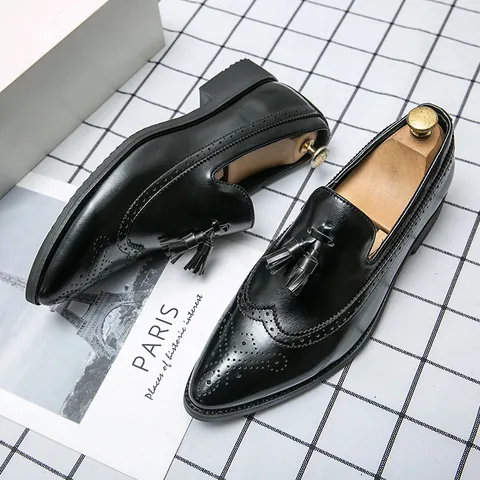 Men British Style Tassel Loafers Pointed Toe Business Formal Shoes PU Leather Brogue Dress Shoes For Office Banquet Daily