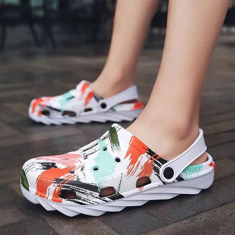 Zoccoli Mimetici Estivi da Uomo Leggeri in EVA Sandali da Spiaggia Antiscivolo Scarpe da Giardino Graffiti Traspiranti Pantofole Casual