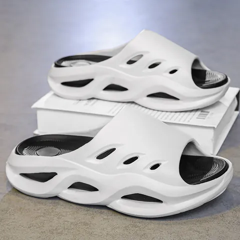 Sandali da Uomo Estivi Slides all'Aperto EVA Suola Spessa Antiscivolo Traspiranti Traforati Sportivi da Spiaggia Casual Moda