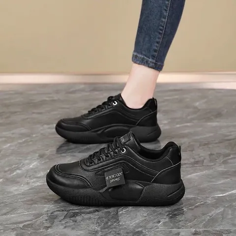 Women Anti Slip Work Shoes Waterproof Oil Proof Leather Sneakers Soft Sole Chef Kitchen Shoes For Catering Casual Shoes