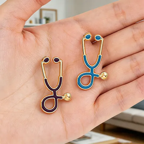 Spilla Stetoscopio a Cartone Animato in Lega Smalto Spilla Medica per Medici Infermieri Studenti Accessori per Camice Gioielli Regalo