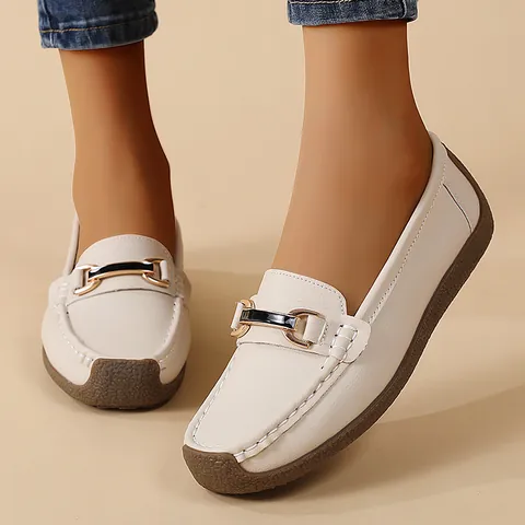 Damen Casual Flache Loafers Weiches PU Leder Mokassins Mit Metallschnalle Handgenäht Bequeme Fahrschuhe Mama Schuhe