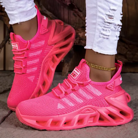 Hommes Femmes Chaussures de Course en Mesh Légères Respirantes Sneakers à Semelle Lame Sports de Plein Air Chaussures de Marche Décontractées 2025