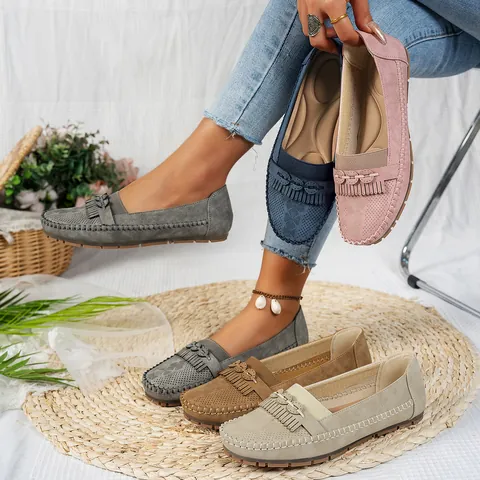 Mocassini Casual Bassi da Donna Slip-on Traspiranti Perforati Decorazione con Nappe Leggeri Suola Morbida Comode Scarpe da Camminata