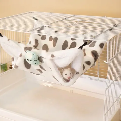 Amaca Calda in Peluche per Criceti Letto Sospeso per Petauro dello Zucchero Piccoli Animali Morbido Pile Stampa Mucca Sacco a Pelo
