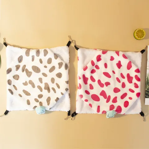 Amaca Calda in Peluche per Criceti Letto Sospeso per Petauro dello Zucchero Piccoli Animali Morbido Pile Stampa Mucca Sacco a Pelo