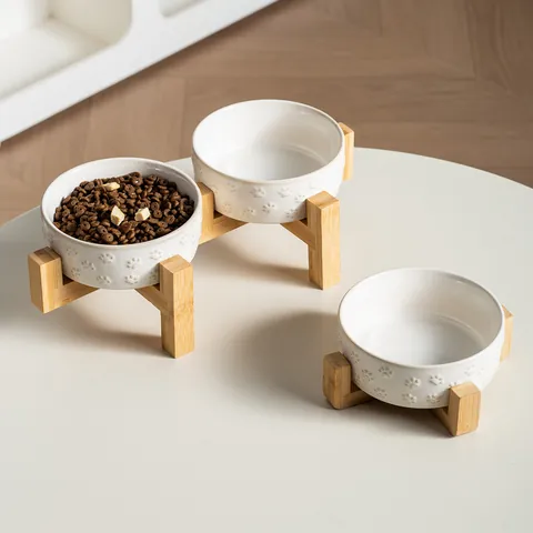 Erhöhter Keramik Haustiernapf Set Mit Bambusständer Relief Katzenpfote Design Anti-Erbrechen Nackenschutz Hund Katze Napf