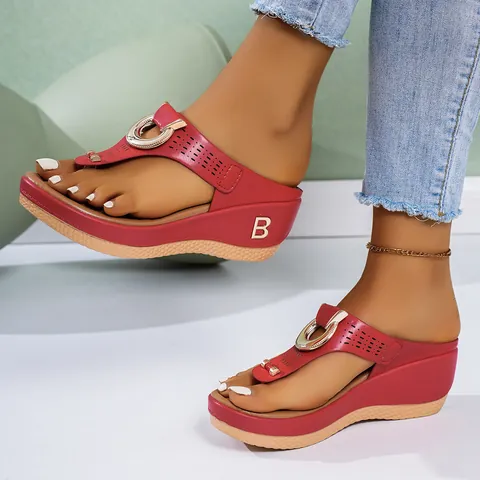 Women's European Style Wedge Heel Thong Slippers Retro PU Leather Hollow Out Rhinestone Platform Beach Sandals With Metal Letter Decor