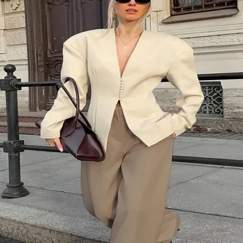 Dames Elegante Abrikoos Polyester Slim Peplum Blazer V-hals Gestructureerde Schouder Multi Knoop Woon-werkverkeer Bovenkleding