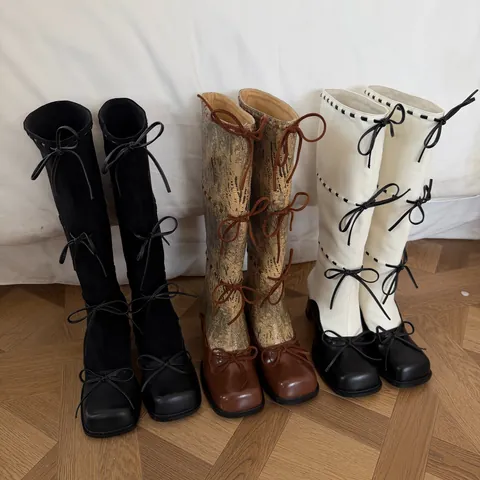 Stivali da Cavaliere al Ginocchio Donna Autunno Inverno Moda Fiocco Punta Tonda Tacco Alto Grosso Stivali Lunghi Donna Gioielli per Festa
