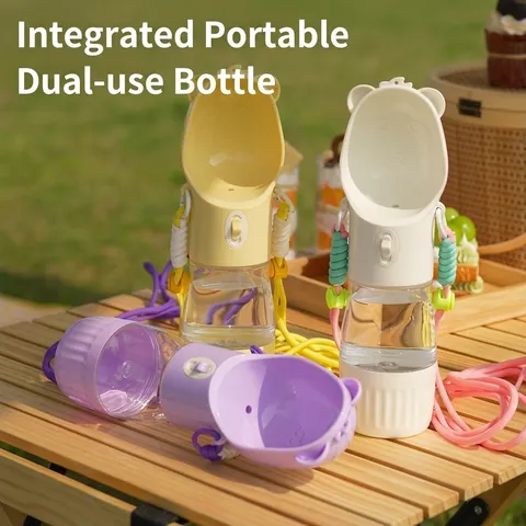 Draagbare Hondenwaterfles Lekvrij 2 in 1 Voer Waterdispenser Reis Drinkbeker met Schouderband ABS PC