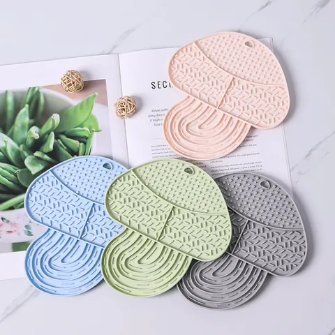 Silicone Pet Licking Pad Dog Cat Slow Feeder Mat Fish Mushroom Planet Shape Feeding Bowl Accessory For Stress Relief