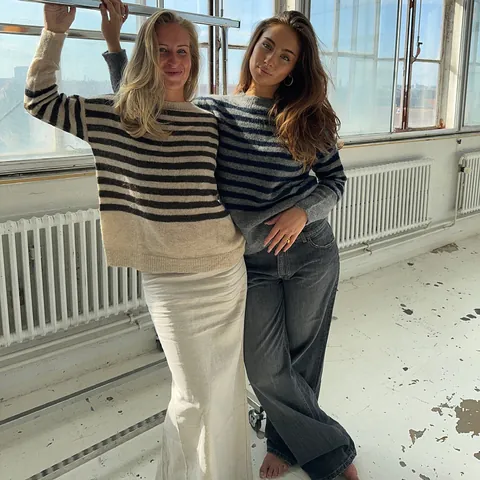 Women Oversized Striped Knit Sweater Casual Long Sleeve Round Neck Acrylic Pullover Loose Streetwear Lazy Style Jumper Top