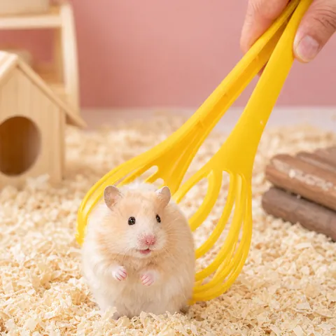 Safe Hamster Catcher Clip Anti-Bite Plastic Pet Handling Tool For Small Animals Syrian Hamsters Gerbils Hand Guard Yellow Clipper