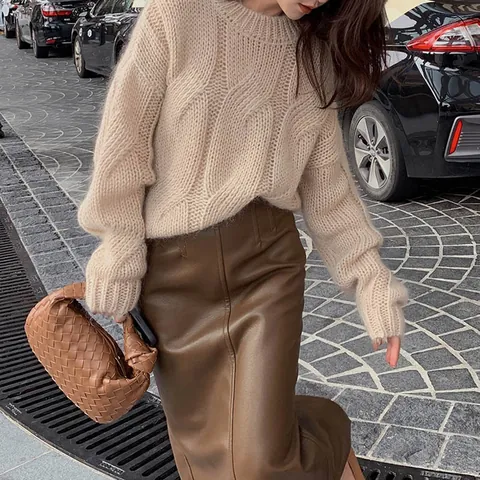 Women's Solid Color Cable Knit Sweater Round Neck Loose Fit Chunky Knit Pullover Top For Autumn Winter