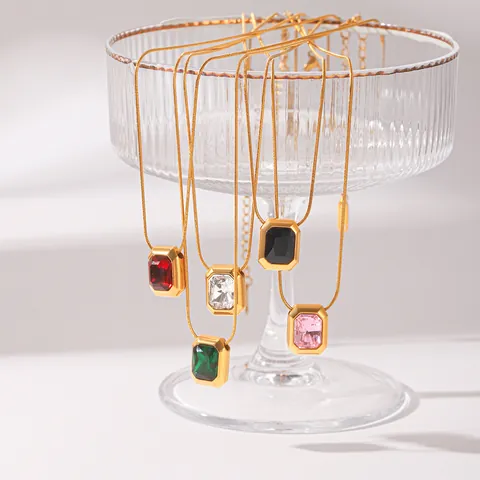 Collana con Pendente in Zirconia Quadrata Colorata in Acciaio Inossidabile Minimalista per Donna Catena a Serpente Placcata Oro PVD Gioielli di Lusso