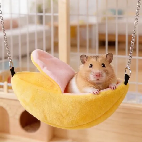 Hamac pour Petit Animaux Forme de Banane Nid de Hamster en Peluche Chaude Maison de Lit Suspendue pour Cochon d'Inde Tapis pour Animaux de Compagnie Cartoon