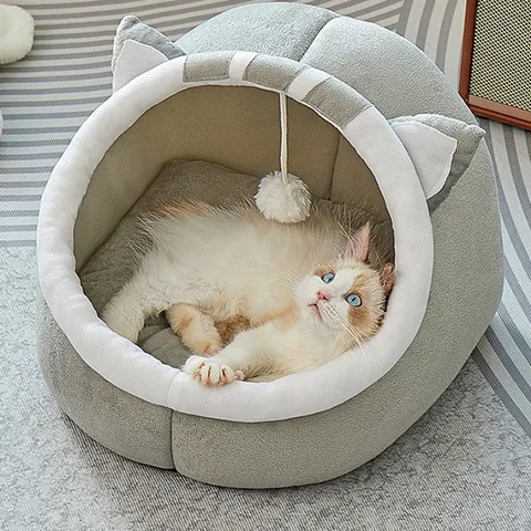 Cama para Gatos Semicerrada Casa para Gatos de Invierno Cálida Villa Lavable Peluche Cama para Mascotas Con Bola Colgante