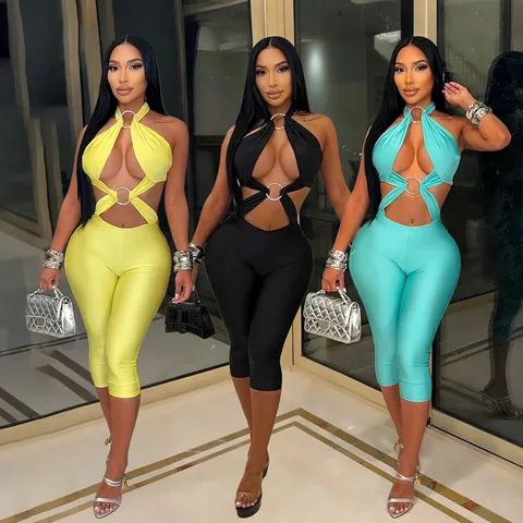 Damen Sexy Neckholder Rückenfrei Ausschnitt Jumpsuit Polyester Elastan Slim Fit Spleißen Bodysuit mit Metallring Dekoration