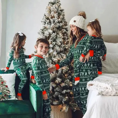 Kerstmis Gezin Pyjama Set Bedrukt Groen Rood Contrast Nordic Sneeuwvlok Boom Patroon Loungewear Voor Het Hele Gezin