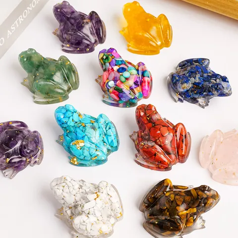 Modern Natural Crystal Crushed Stone Resin Frog Ornament Handcrafted Gold Foil Epoxy Frog Figurine for Home Fish Tank Decor