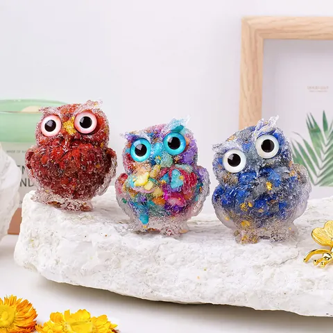 Natural Crystal Chip Resin Owl Figurine Handmade Animal Statue Gold Foil Inlaid Desk Ornament Healing Stone Home Decor Gift