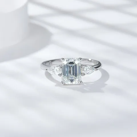 Anillo de Moissanita Corte Esmeralda para Mujer Plata de Ley S925 Chapado en Oro Blanco de 18K Diseño de Tres Piedras Certificado GRA Anillo de Compromiso Boda