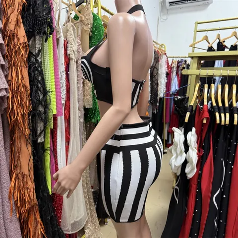 Completo Due Pezzi da Donna Crop Top Halter a Strisce e Minigonna Bodycon in Maglia per Festa