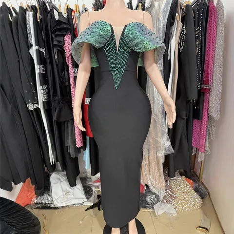 Elegante Vestido de Noche Hombros Caídos Estilo Hepburn Vintage Francés Negro Poliéster Formal Sirena Con Diamantes Imitación