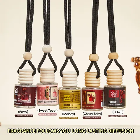 FORMBO Parfum de Voiture Ornement Suspendu Bouteille en Verre avec Couvercle en Bois Diffuseur d'Huiles Essentielles pour Auto Maison Bureau