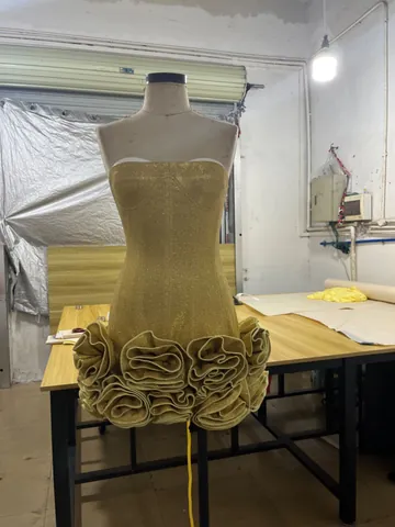 Vestido Mini Sin Tirantes con Lentejuelas Doradas para Mujer Vestido de Banquete Bodycon Sexy con Dobladillo Floral 3D Poliéster