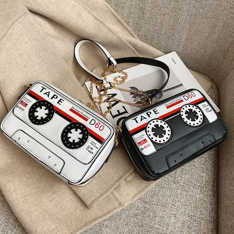 Sac Bandoulière Rétro en Forme de Cassette Sac à Épaule Excentrique en Cuir PU pour Femmes Mode Chaîne Dorée Petit Sac Carré