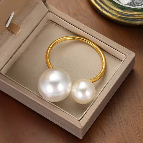 Modern Elegant Iron Napkin Rings With Large Small Artificial Pearl Gold Silver Electroplated Napkin Holder For Wedding Banquet