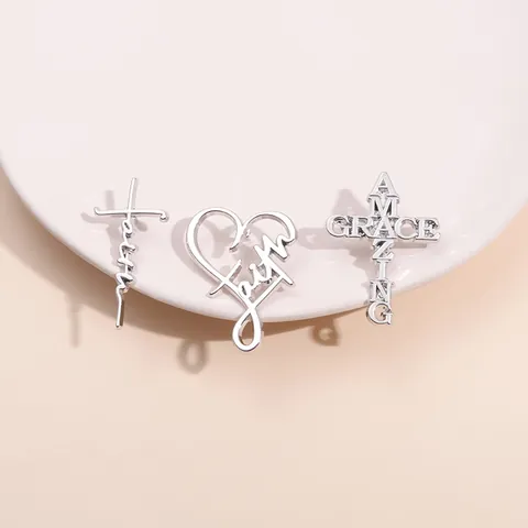 Broches de Aleación de Zinc Estilo Punk Cruz Amazing Grace y Corazón Faith Pin de Insignia de Letra Plateada para Joyería de Mujer Hombre