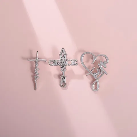 Simple Alloy Amazing Grace Cross Heart Faith Letter Brooches Silver Plated Religious Inspirational Pin Jewelry For Women Men