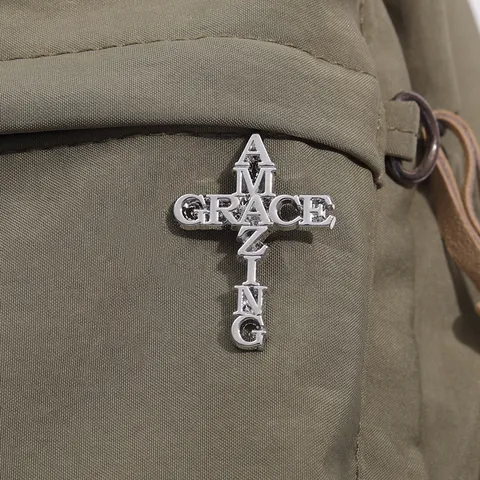 Broches de Aleación de Zinc Estilo Punk Cruz Amazing Grace y Corazón Faith Pin de Insignia de Letra Plateada para Joyería de Mujer Hombre