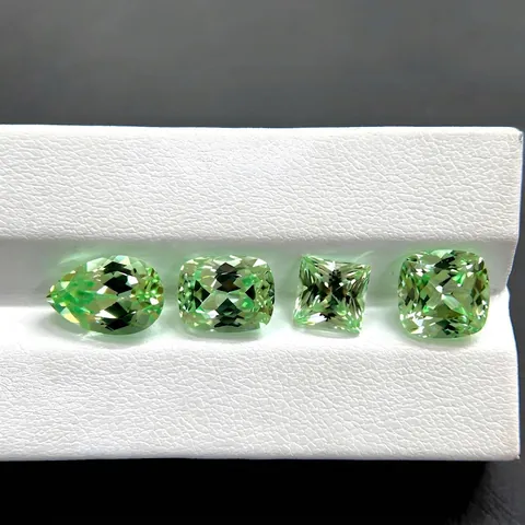 Zaffiro Verde Menta Creato in Laboratorio Gemma Sciolta Metodo Czochralski Tondo Cuore Cuscino Forma a Pera Zaffiro Artificiale Per Creazione Gioielli