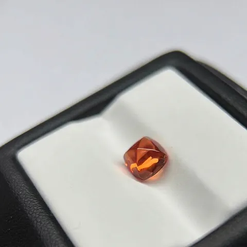 Gemme Create in Laboratorio Pietre Sciolte Taglio Sugarloaf Zaffiro Rubino Metodo Czochralski Lucidate per Creazione di Gioielli Anelli Orecchini Accessori