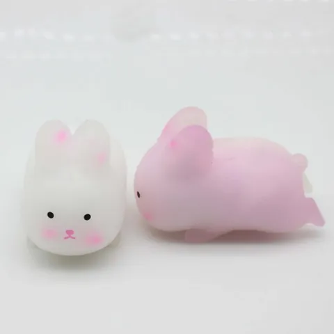 Color-Changing Strawberry Rabbit Heart Squishy Toy Sunlight Activated Stress Relief Squeeze Toy TPR Soft Sensory Toy For Kids Adults Prank Gift