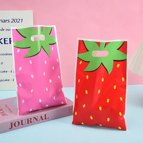 Strawberry Print Plastic Gift Bags With Handles Pearl Film Candy Fruit Packaging Bags For Birthday Party Favor Bags