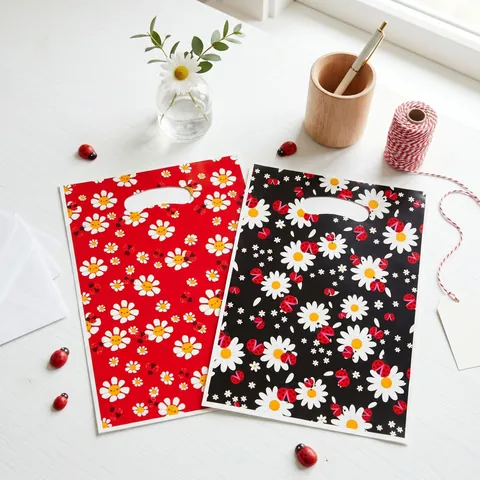 Bolsas de Regalo de Plástico con Estampado de Margaritas y Mariquitas con Asas Troqueladas para Regalos de Fiesta Embalaje de Caramelos Galletas Estilo Pastoral