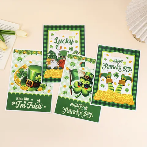 St Patrick's Day Plastic Gift Bags Green Four Leaf Clover Shamrock Print Handle Candy Bags For Irish Festival Party Favors
