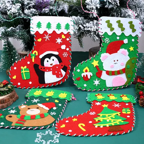 Weihnachten DIY Filz Socke Set Weihnachtsmann Schneemann Pinguin Muster Handgenäht Vliesstoff Weihnachtsbaum Hängende Dekoration Süßigkeiten Geschenkbeutel Xmas Party Deko Für Kinder