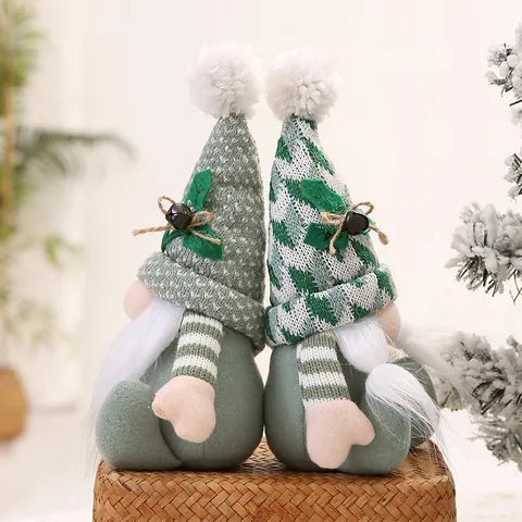 Waldgrüner Weihnachtsgnom Plüsch Deko Mit Gestrickter Spitzmütze Kunstpelzbart Holzknöpfe Sitzende Zwergfigur Ornament