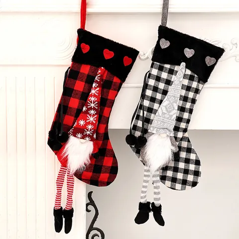 Chaussettes de Noël à Carreaux Avec Longues Jambes Pendantes Gnome en Peluche Décoration Cœur 3D Pour Cheminée Cadeau Noël