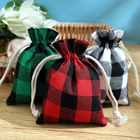 Christmas Buffalo Plaid Drawstring Gift Bags Cotton Linen Candy Treat Pouches for Holiday Party Favors Home Decorations