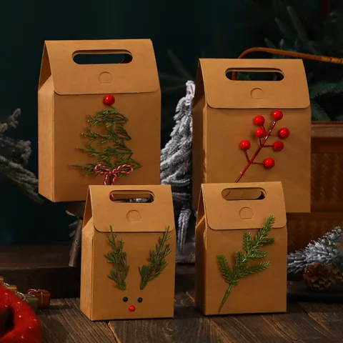 Christmas Kraft Paper Gift Bags Reindeer Christmas Tree Pattern Handbags For Holiday Candy Snack Treats Packaging Party Decorations