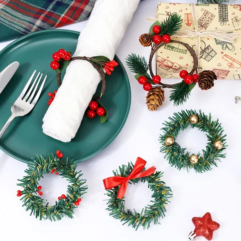 Portatovaglioli di Natale con Aghi di Pino Artificiali Bacche Rosse Pigna Decorazione per Tavola Hotel Casa Feste