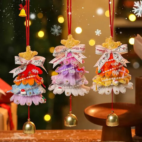 Ciondolo Natalizio Fatto a Mano in Poliestere Albero di Natale con Campanella Perle Artificiali Fiocco Decorazione per Casa Ufficio
